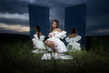 Load image into Gallery viewer, Daisy Three-Piece White Set